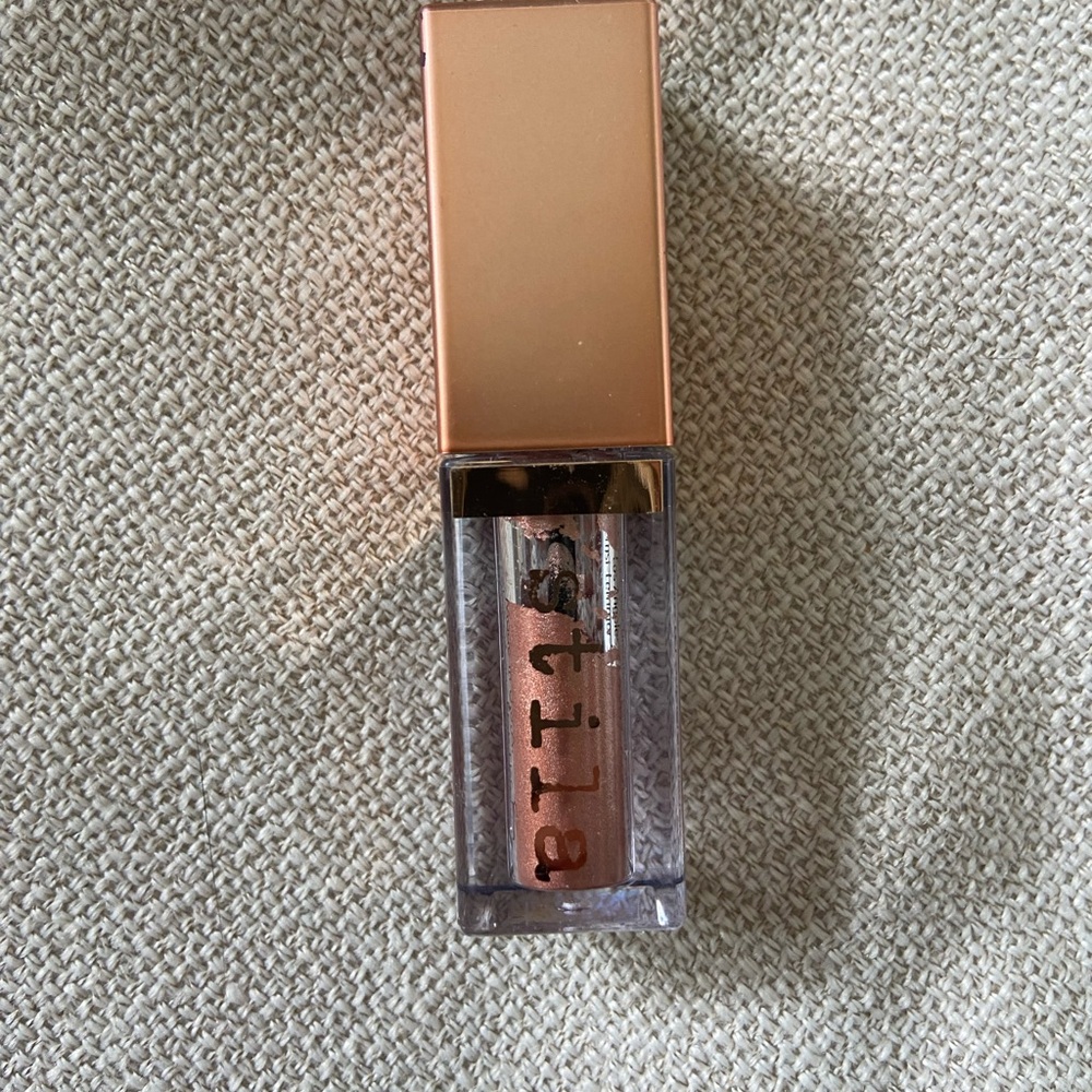 Stila glitter and glow stick. Color JEZEBEL